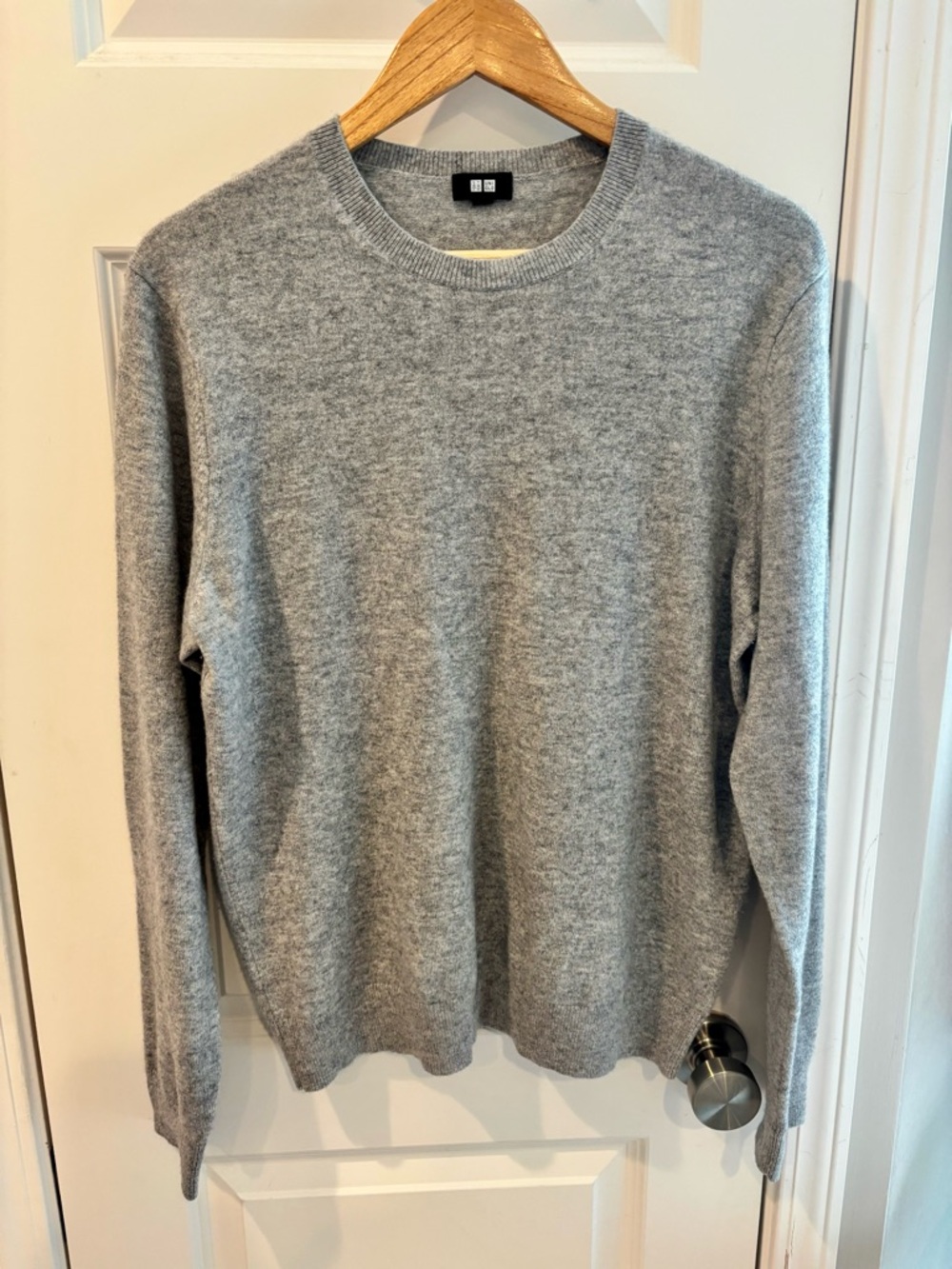 Uniqlo Men’s Crewneck Cashmere Sweater - Heather Gray - NEVER WORN!